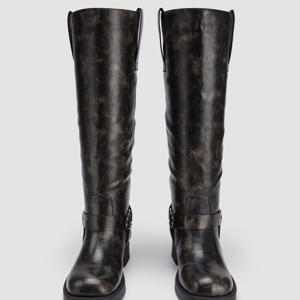 Cider Distressed Black Moto Boots - Picture 4 of 7